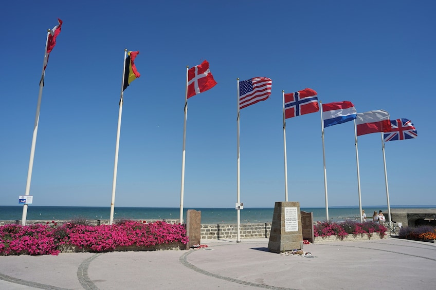 D-Day Unveiled: Museums & Mulberry Harbors Tour from Bayeux