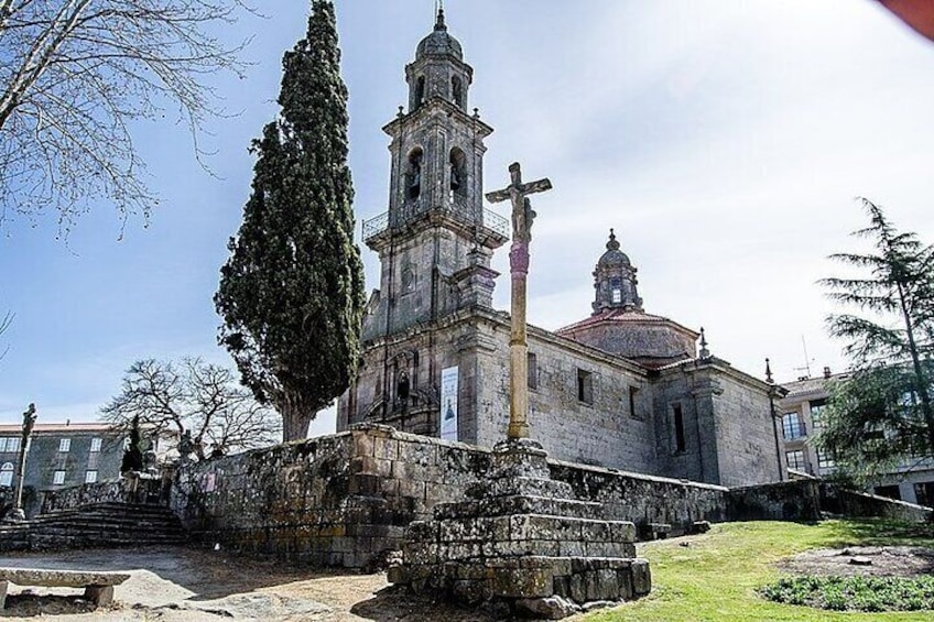 Excursion to Ribeira Sacra with boat from Santiago de Compostela