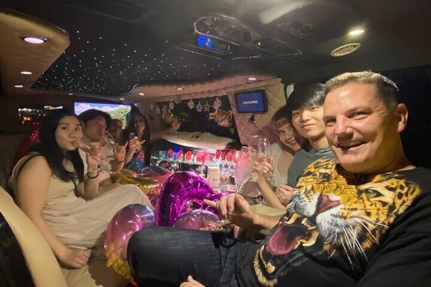 Osaka Limousine Photoshoot & Party Tour