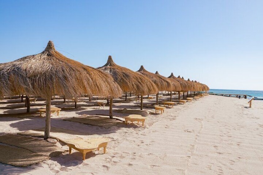 Hurghada Hula Hula Island Snorkelling Tour with Lunch and Massage