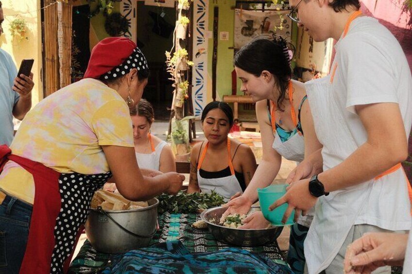 Traditional Guatemalan Cooking Class with a Local Family