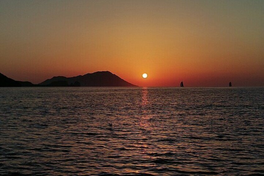 Private 2 Hours Sunset Cruise To Klima