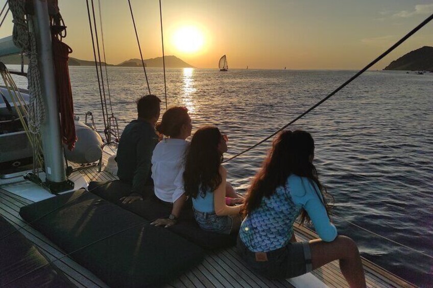 Private 2 Hours Sunset Cruise To Klima