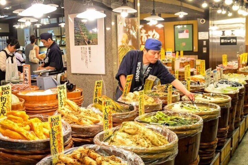 Nishiki Market Kyoto Foodie Tour with Expert Guide