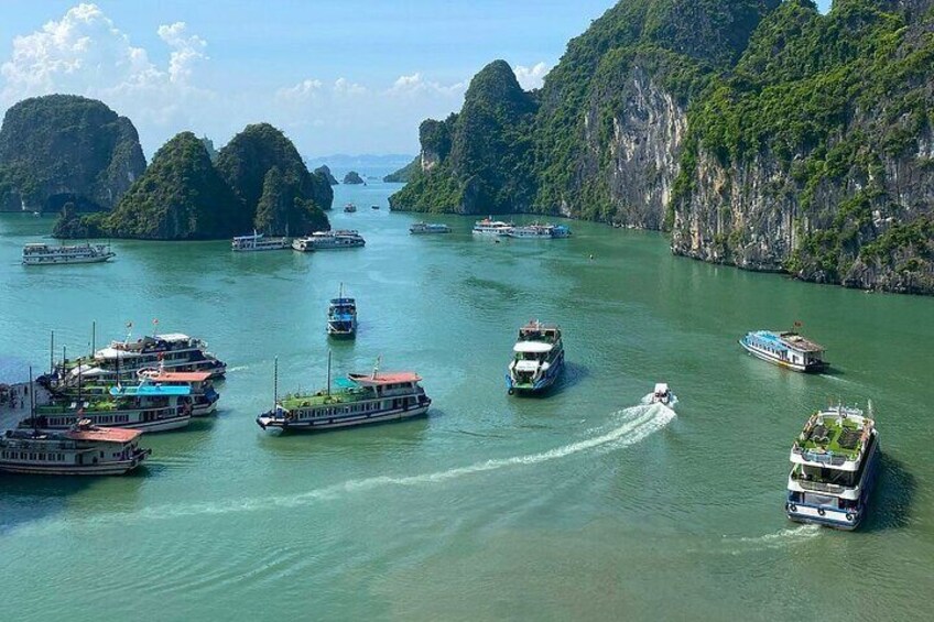 Halong Bay Seaplane and Luxury Cruise: Stunning Views of the Bay