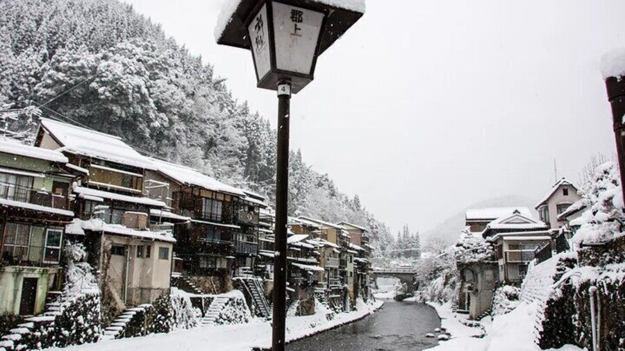 Gujo Hachiman, Gifu Prefecture> Enjoy a walk while listening to the sound of water flowing through the town.