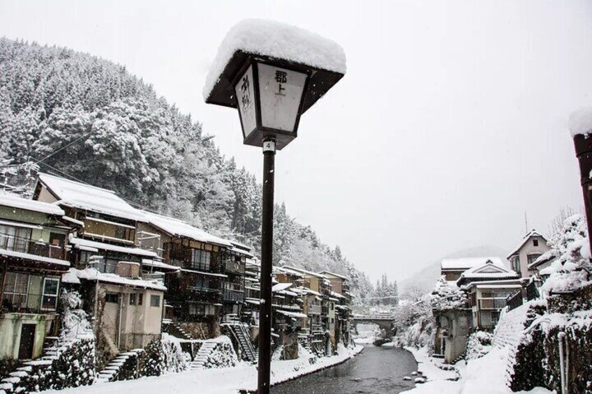 Gujo Hachiman, Gifu Prefecture> Enjoy a walk while listening to the sound of water flowing through the town.