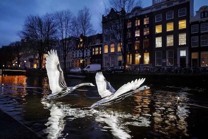 Amsterdam: Pequeño Recorrido en Barco por las Esculturas de Luz con Gluhwei...