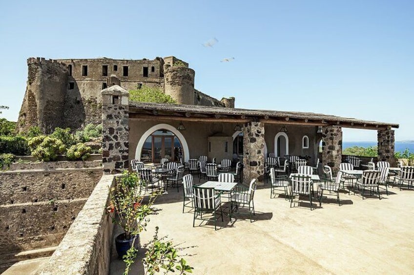 Aragonese Castle with Hydrofoil Transfer from Naples Ticket