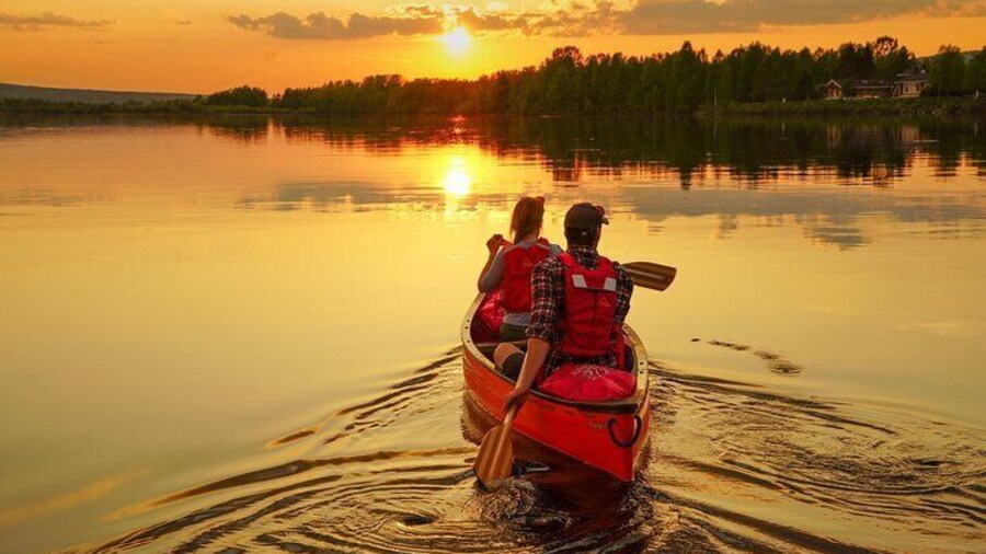 Canoe Tour under the Midnight Sun and Sunset in Rovaniemi