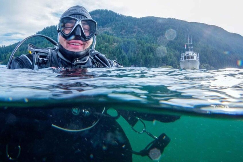 Picture 1 for Activity Vancouver: Boat Dive Certified Diver - Include Drysuit Equip