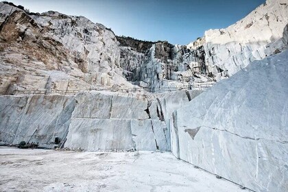 Around Tuscany: Carrara Marbles, Pisa & Lucca