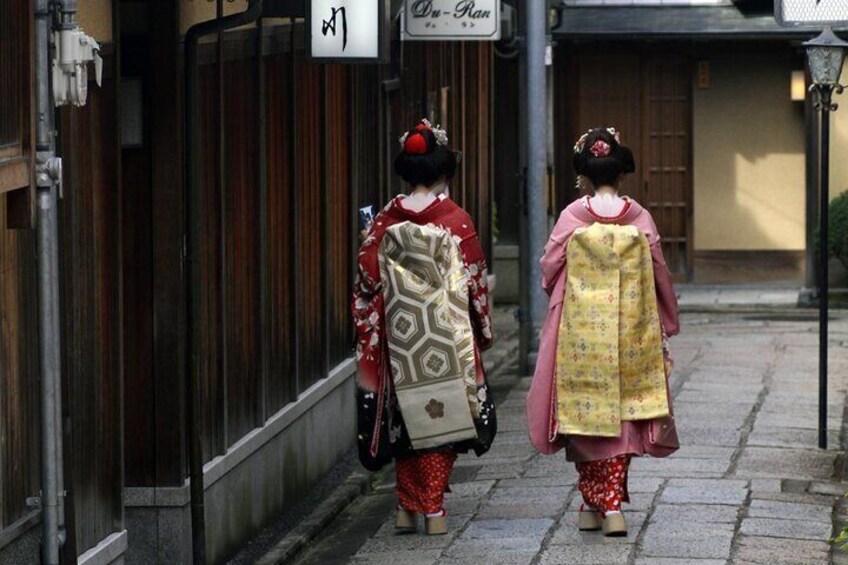 Geisha Streets & "Real Kyoto" Magical Night (w/Kyoto Snack)