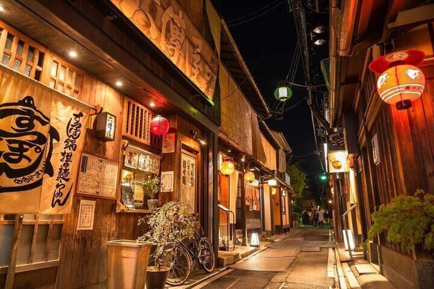 Geisha Streets & "Real Kyoto" Magical Night (w/Kyoto Snack)