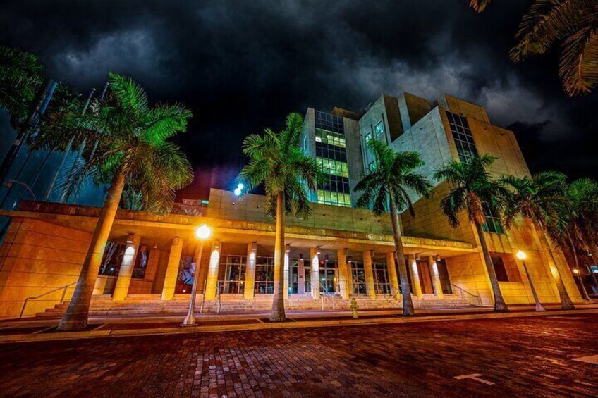 Join US Ghost Adventures for a late-night, spine-tingling journey through haunted Fort Myers.