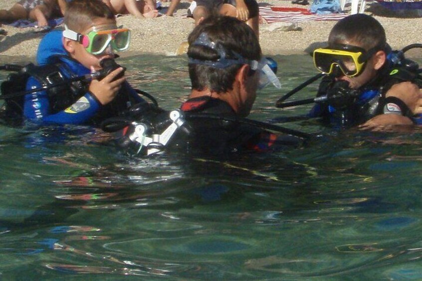 Max. 2 divers per instructor
