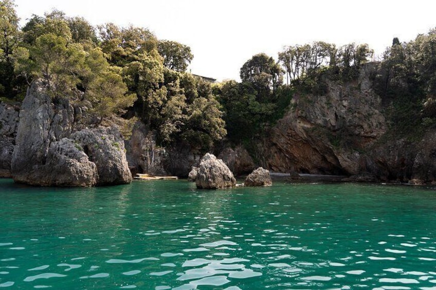 8-hour private boat tour to the Gulf of Poets and Riomaggiore