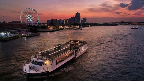 Bangkok: crucero con cena por el río Chao Phraya con azafrán