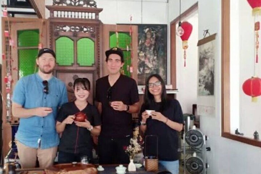 Jakarta Walking Tour with Culinary, Tea, Massages, Leg reflexes