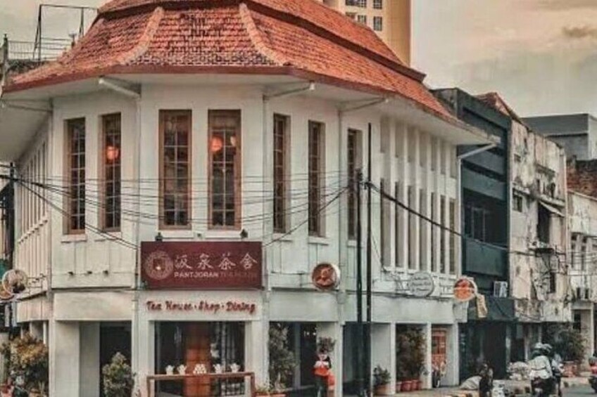 Jakarta Walking Tour with Culinary, Tea, Massages, Leg reflexes