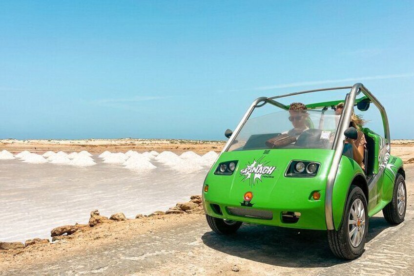 Spinach Tours are guided tours in electric cars with a built-in audio guide. Two-hour tours of Sal Island accompanied by a tour guide. 