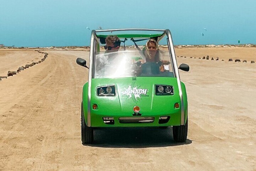 Spinach Tours are guided tours in electric cars with a built-in audio guide. Two-hour tours of Sal Island accompanied by a tour guide.