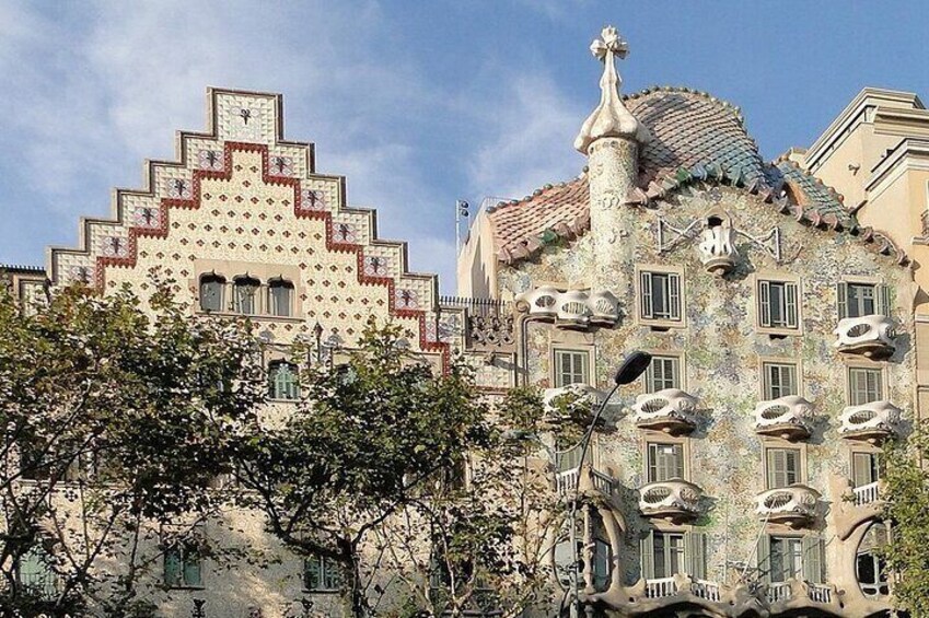 Gaudi Whimsical and Park Tour with Private Guide