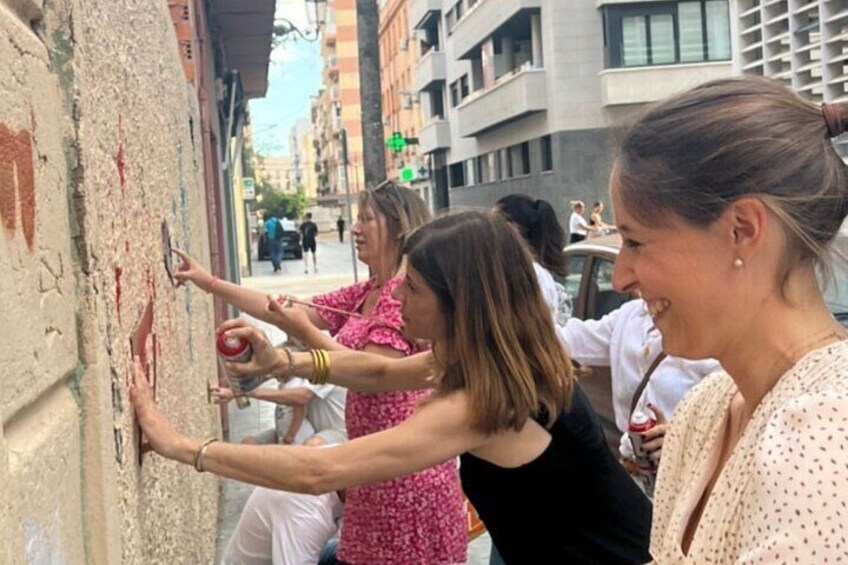 Small-Group Graffiti Tour and Workshop in El Carmen