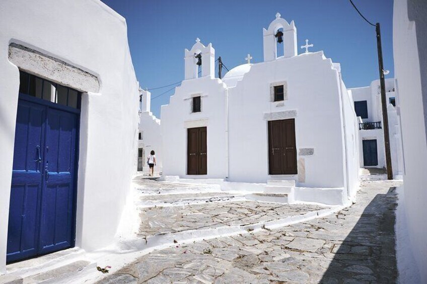 Discovering Santorini in A 3 Hour Highlights Tour