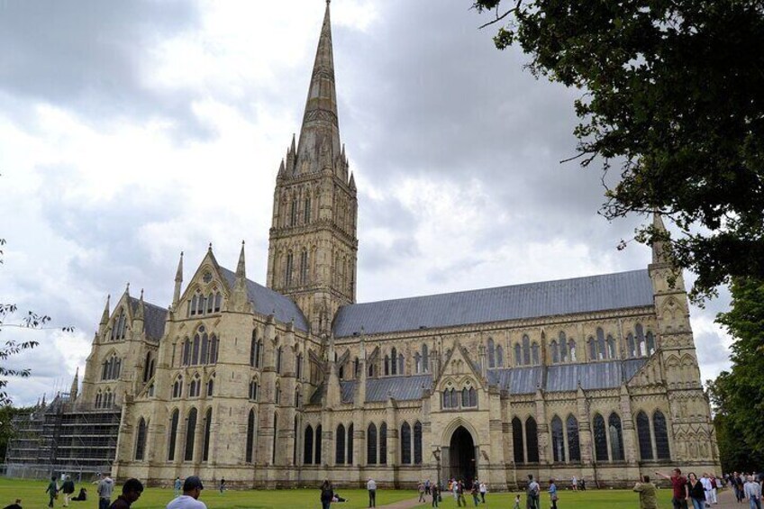 Windsor, Stonehenge & Winchester Tour Executive Private Vehicle