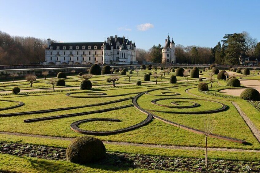 Chenonceaux Château Revealed: Exclusive Walking Tour