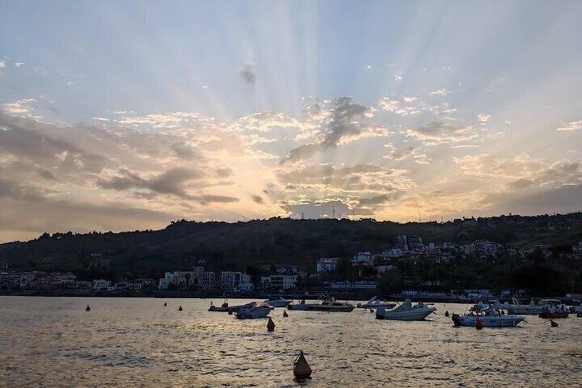 Catania: Boat Trip with Aperitif, Prosecco and Snorkeling