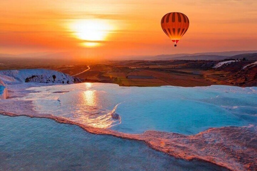 Pamukkale Day Tour with Hot Air Balloon Ride from Fethiye