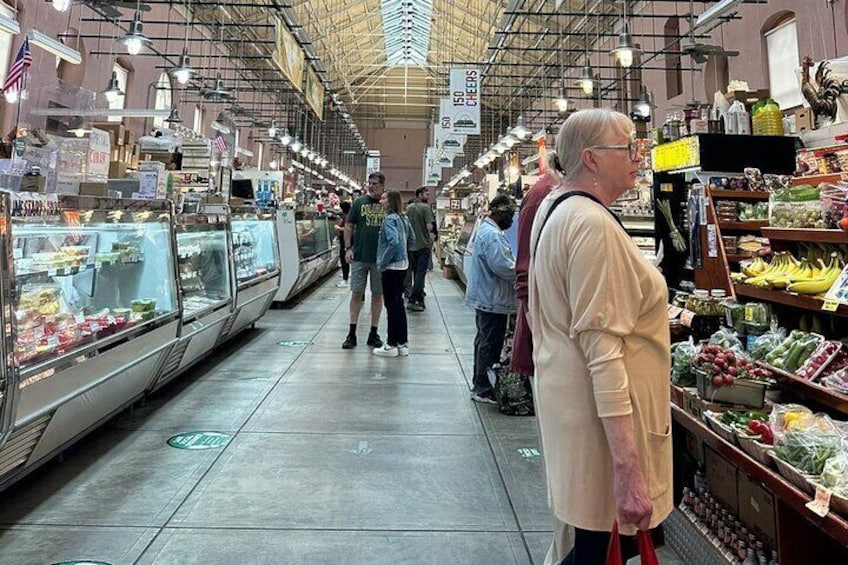 Eastern Market Eats Small Group Tour with 5 Food Stop and Dessert