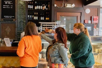 Eastern Market Area Food Tour (5 Food Stops + Dessert)