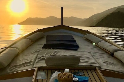 3 Hour One-Way Sunset Boat Tour from Monterosso to La Spezia