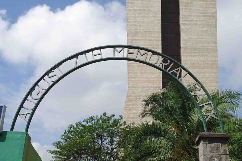 Private Nairobi City Tour and Lunch at Carnivore