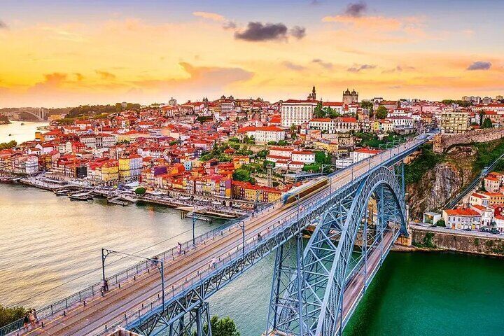 Transport Tour Lisbon To Porto Up to 8 people
