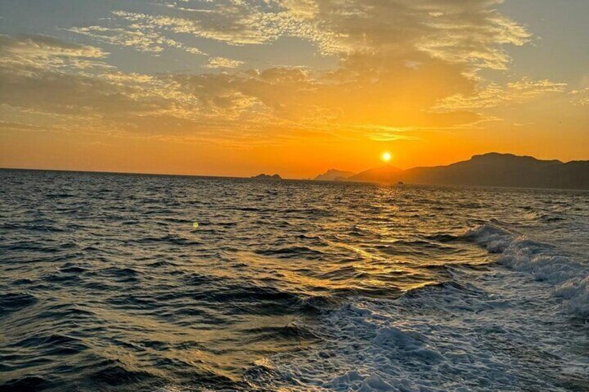 4-hour private boat tour of Amalfi at sunset 