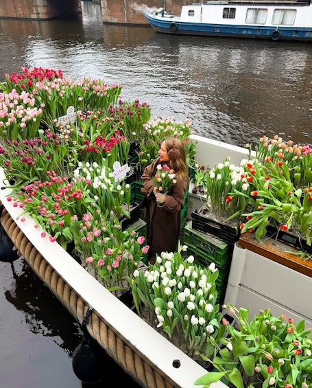 Picture 8 for Activity Amsterdam: Exclusive Tulip Tour Experience on the Water