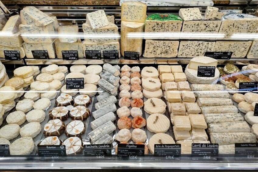 Discovering cheeses from the South of France.