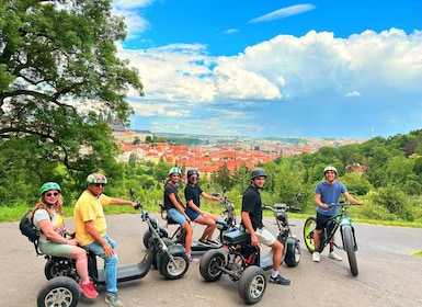 Tur i hjertet av Praha på trehjulssykkel med elektrisk sparkesykkel