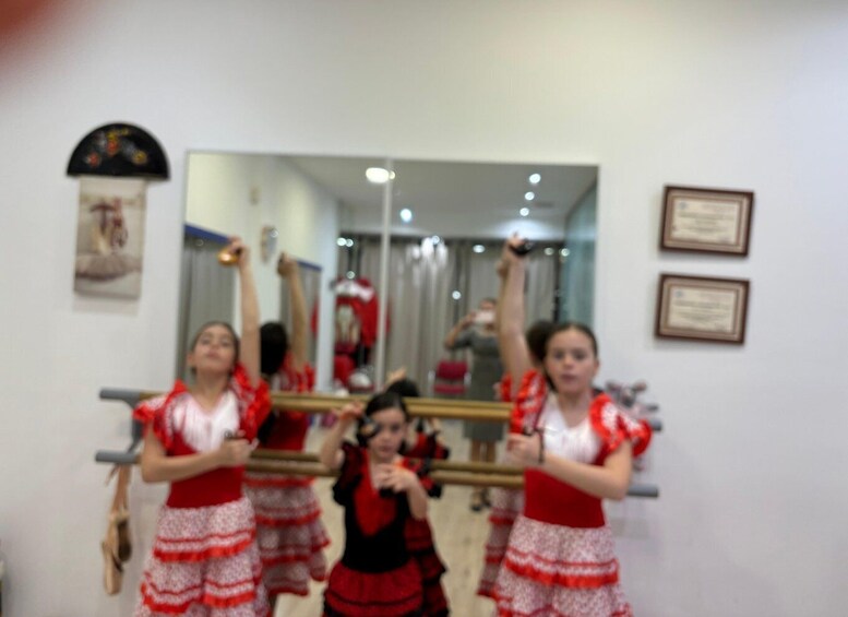 Picture 7 for Activity 45 minutes flamenco dance class for family in Málaga