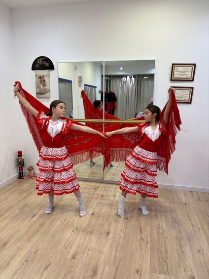 Picture 2 for Activity 45 minutes flamenco dance class for family in Málaga