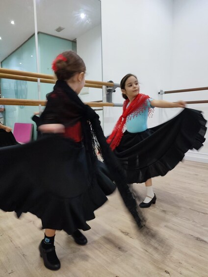 Picture 9 for Activity 45 minutes flamenco dance class for family in Málaga