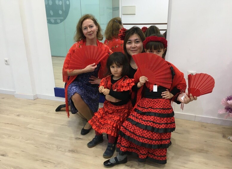 Picture 11 for Activity 45 minutes flamenco dance class for family in Málaga