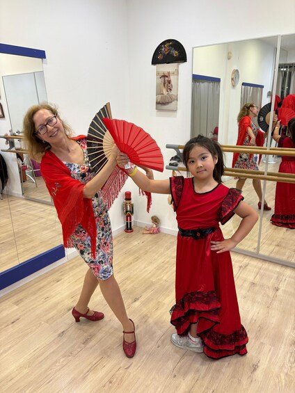 Picture 1 for Activity 45 minutes flamenco dance class for family in Málaga
