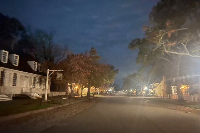 The eerie Duke of Gloucester Street ! How many Ghostly images are walking with you? 