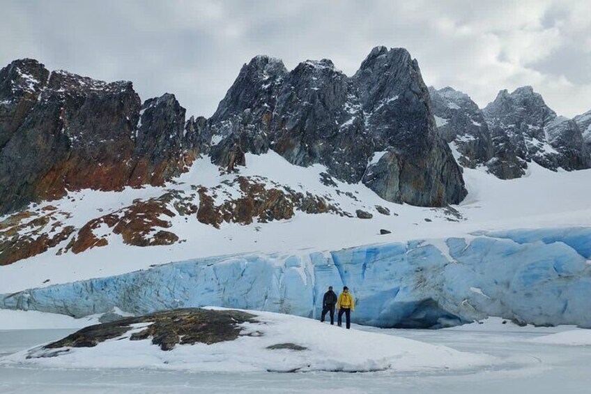 Trekking to Ojo del Albino Glacier