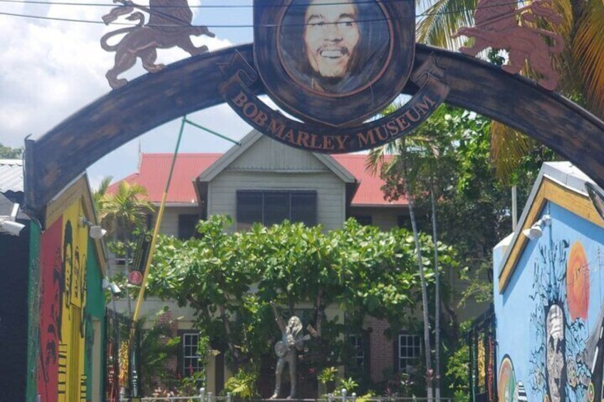 Private Kingston and Bob Marley Museum Tour from Ocho Rios